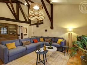 Gîte historique au cœur du Parc du Pilat ��� 14 pers, 3 ch, 3 sdb, wifi, jardin, animaux acceptés - FR-1-496-136